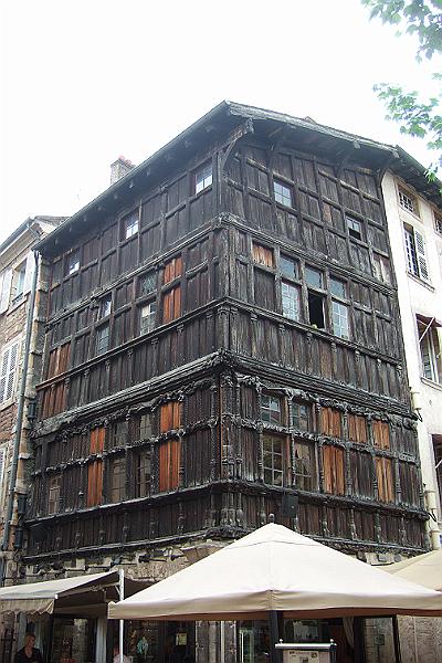 2010-06- (90).JPG - Maison de Bois - Ein Holzhaus aus der Renaissancezeit